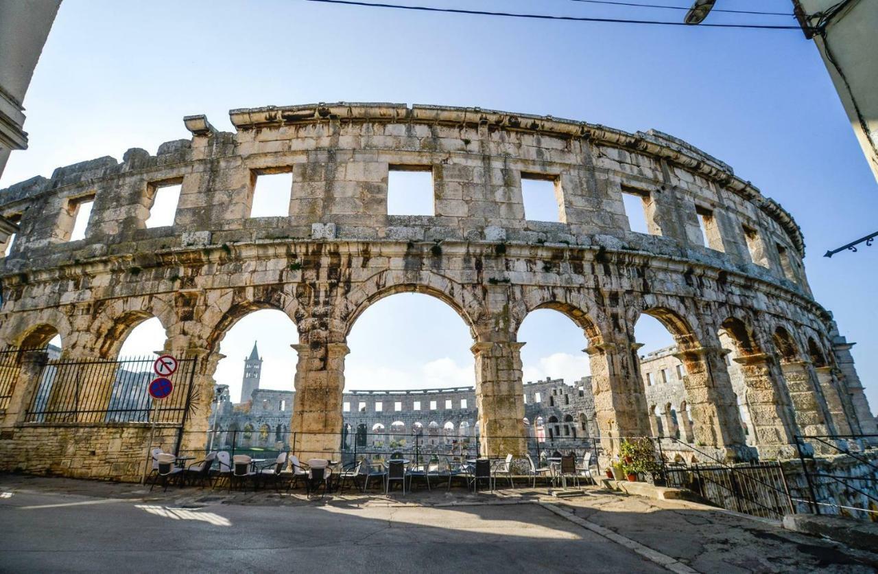 Colosseum Garden Studio Apartments プーラ エクステリア 写真